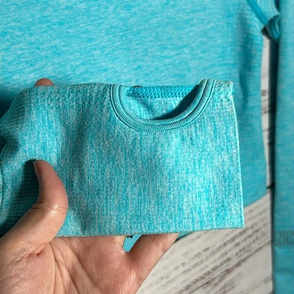 Pink Victorias Secret Seamless Baby Blue Long Sleeve Crop Top NWT Small - Picture 4 of 11